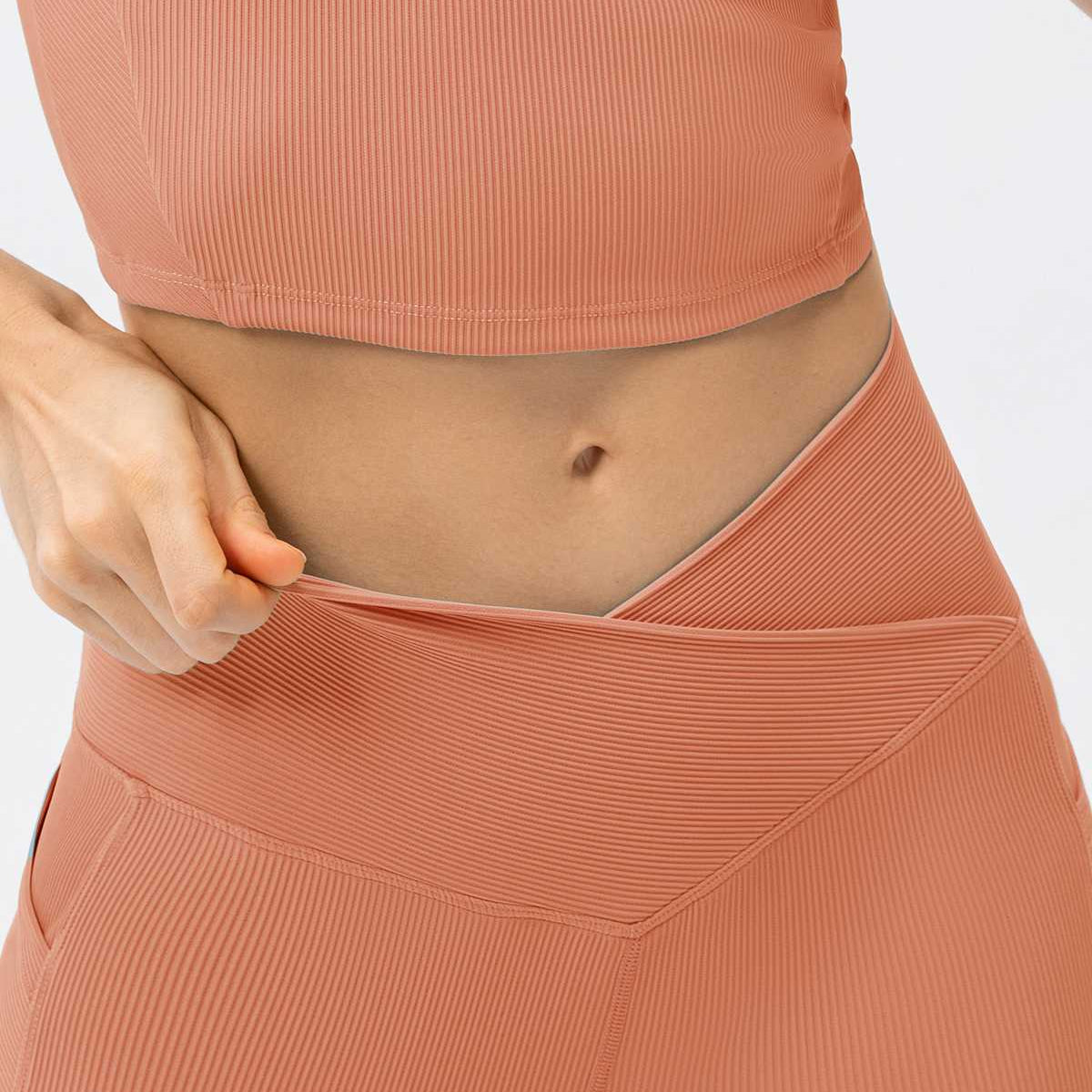 Ribbed V-Shape Leggings with Pockets