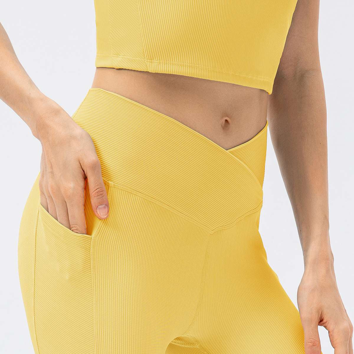 Ribbed V-Shape Leggings with Pockets