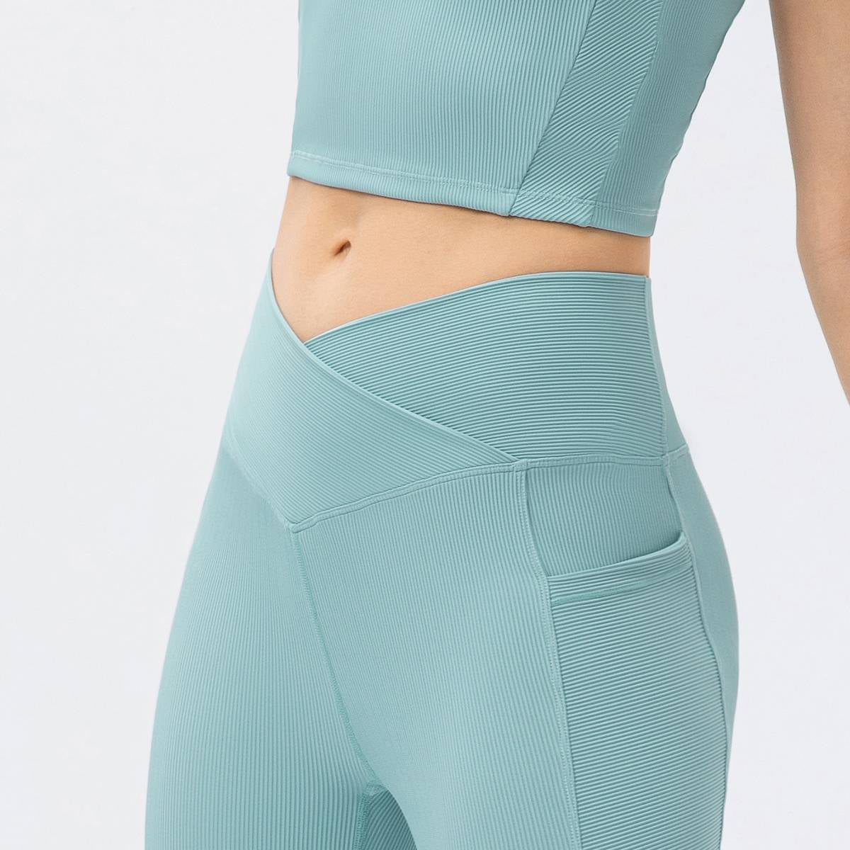 Ribbed V-Shape Leggings with Pockets